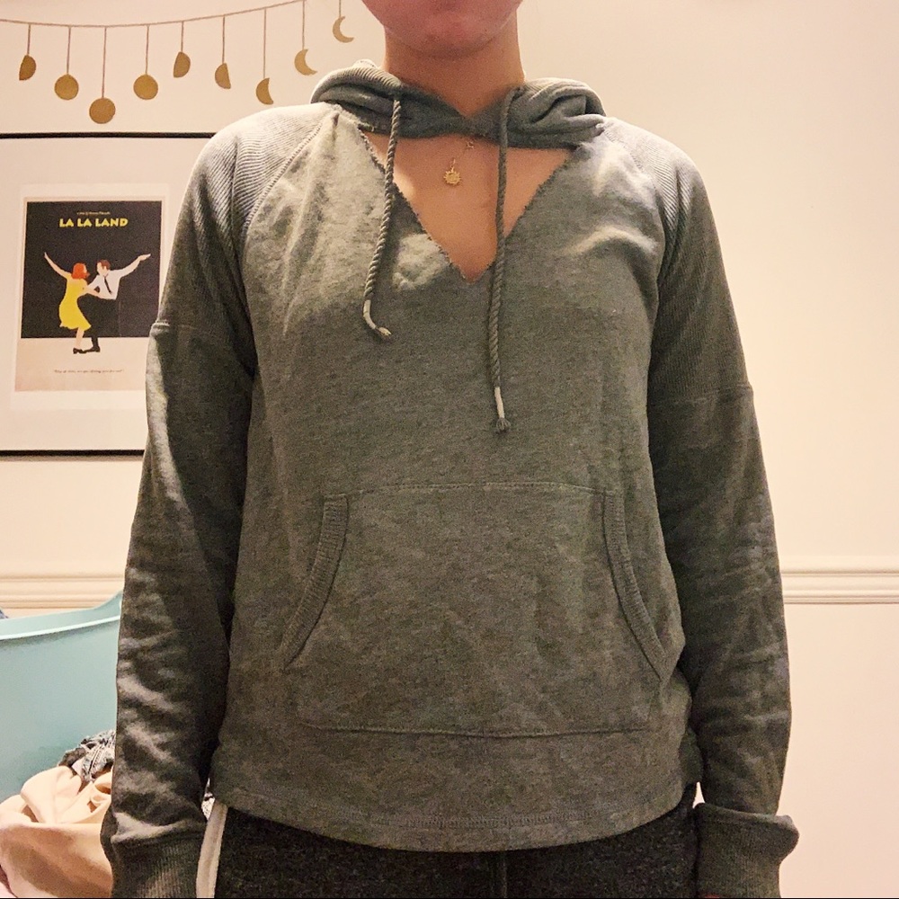 Triangle raw edge cutout sweatshirt